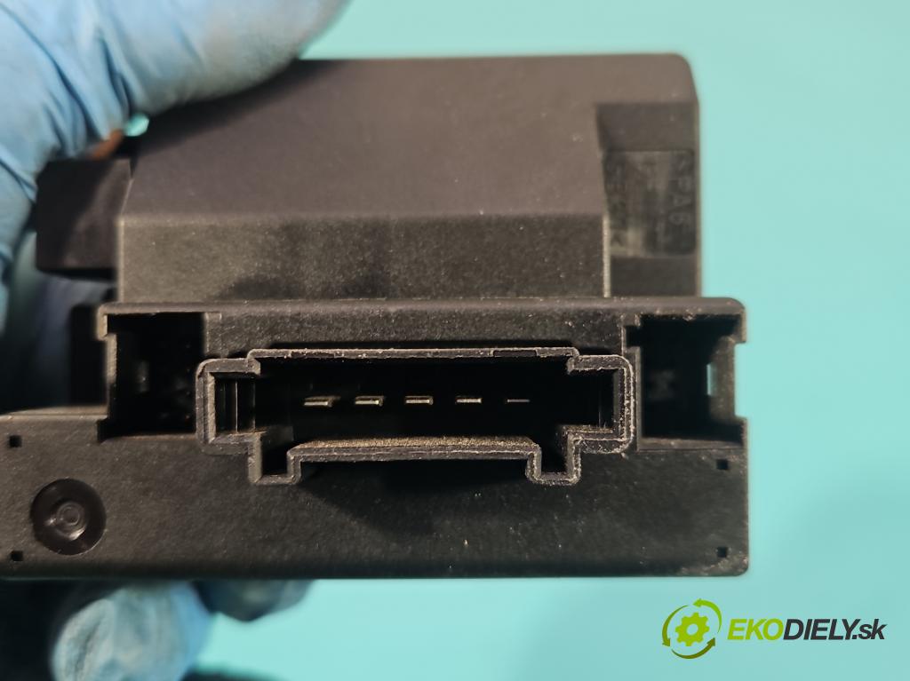 Mercedes A W169 2004-2012 1.7 116 HP manual 85 kW 1699 cm3 5- Spínačka 1695451308 (Spínacia skrinka)