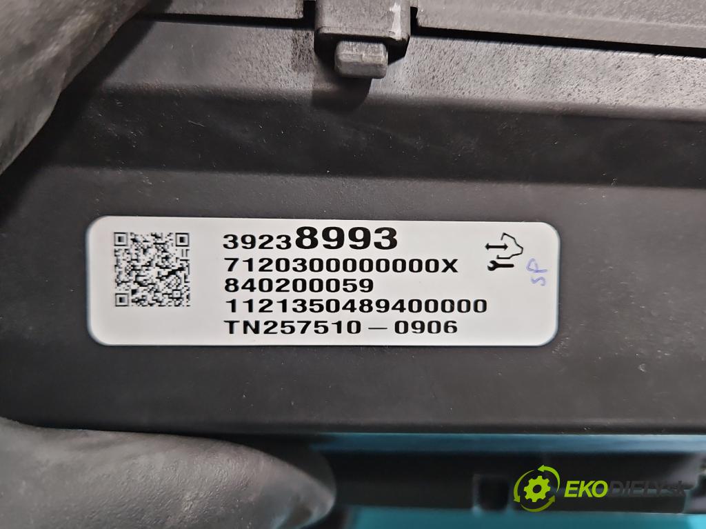 Opel Insignia B 2017-2022 2.0 cdti 174 HP automatic 128 kW 1995 cm3 5- Zobrazit: 39238993 (Prístrojová doska)