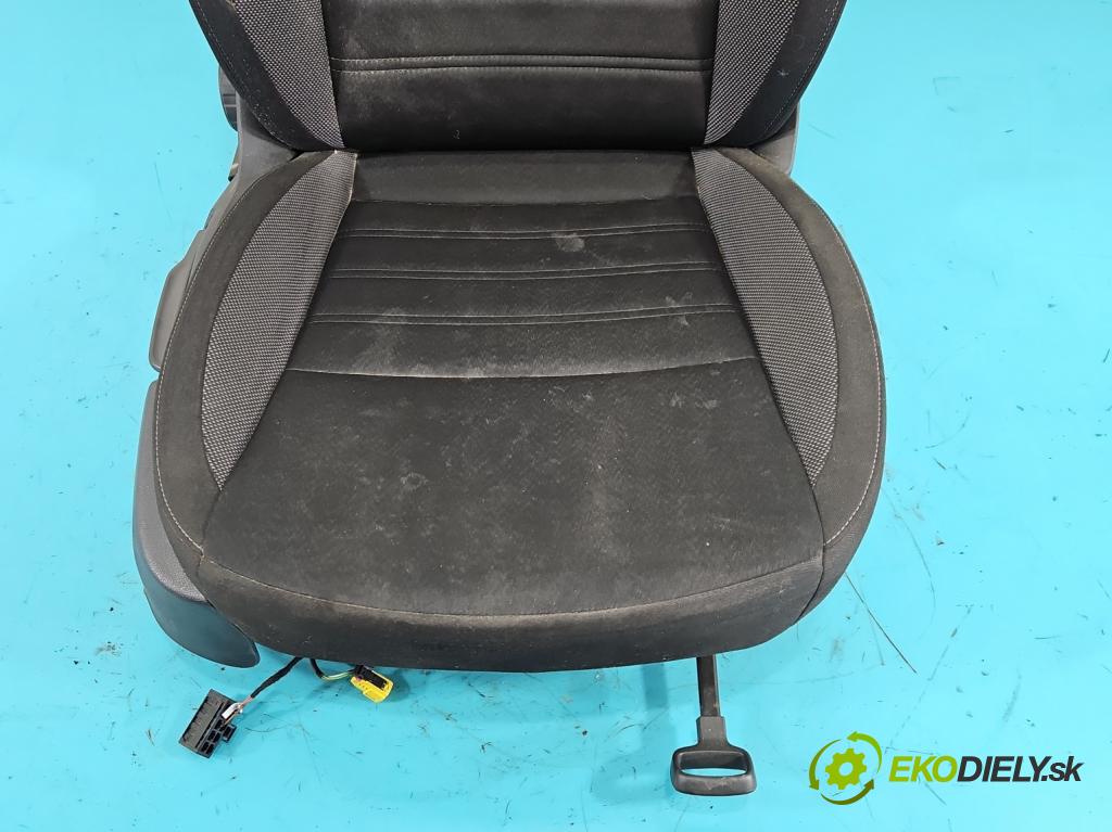 Skoda Octavia III 2013- 2.0 TSI 190 HP automatic 140 kW 1984 cm3 5- Sedačka pravý  (Sedadlo)