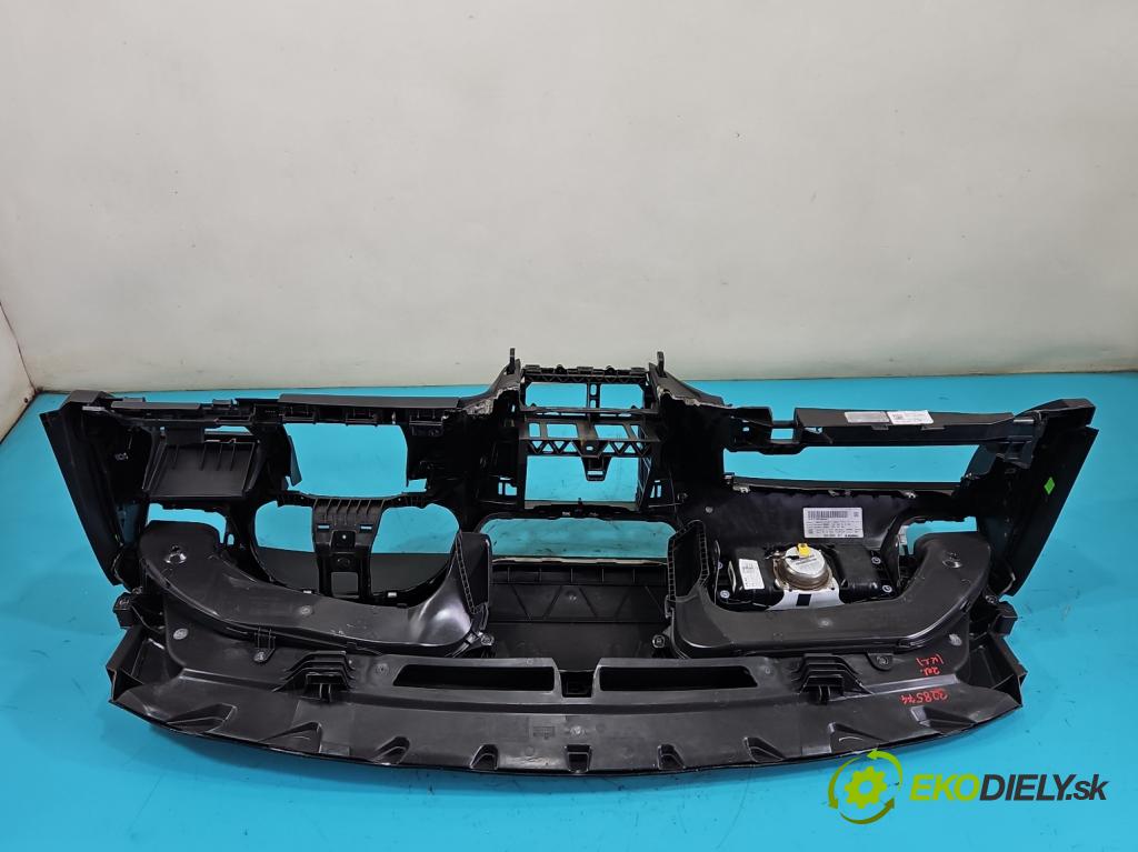 Skoda Octavia III 2013- 2.0 TSI 190 HP automatic 140 kW 1984 cm3 5- kokpit,pristrojová doska rozdeľovacia