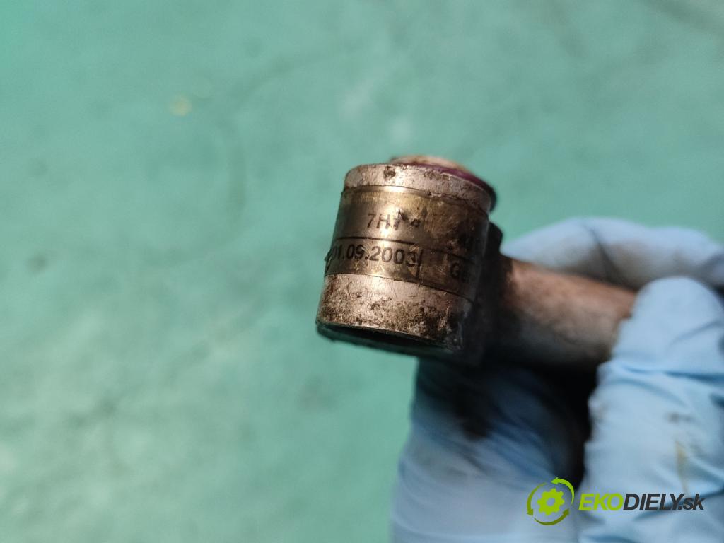 Vw Transporter T5 2003-2015 1.9 tdi 105 HP manual 77 kW 1900 cm3 5- rúrka klimatizácie 7H1820743D