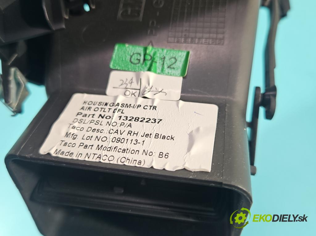 Opel Insignia A 2008-2017 2.0 T 220KM manual 162 kW 1998 cm3 4- Mřížka: kúrenia stredová 13282235 (Mriežka kúrenia (fukár))