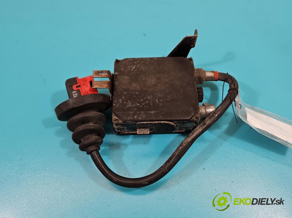 Opel Omega B 1994-2003 2.6 V6 179KM manual 132 kW 2597 cm3 5- střídač: xenon  (Riadiaca jednotka xenónu)