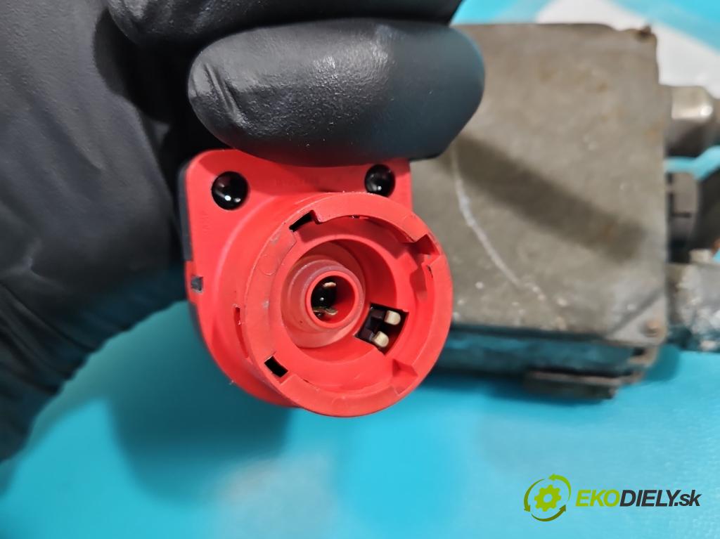 Opel Omega B 1994-2003 2.6 V6 179KM manual 132 kW 2597 cm3 5- střídač: xenon  (Riadiaca jednotka xenónu)