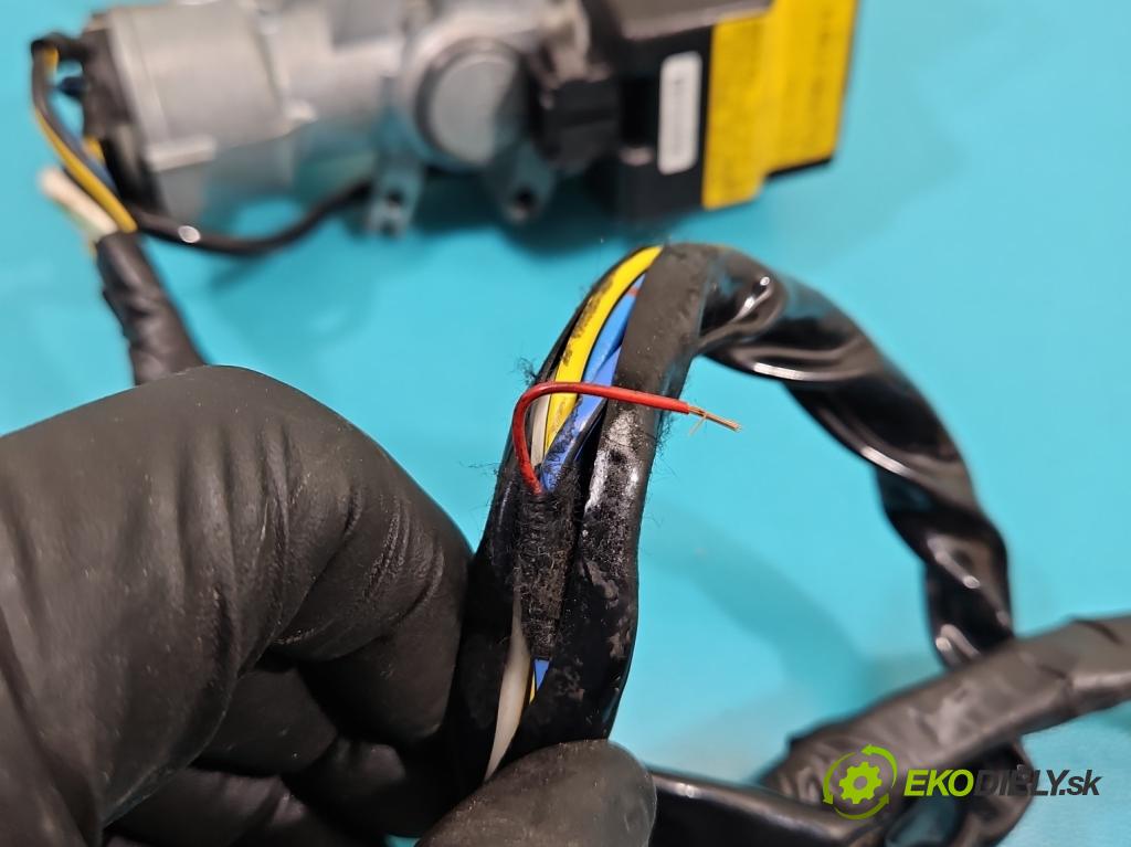 Suzuki Grand Vitara I 1998-2005 2.0 16V 128 HP manual 94 kW 1995 cm3 5- Spínačka  (Spínacia skrinka)