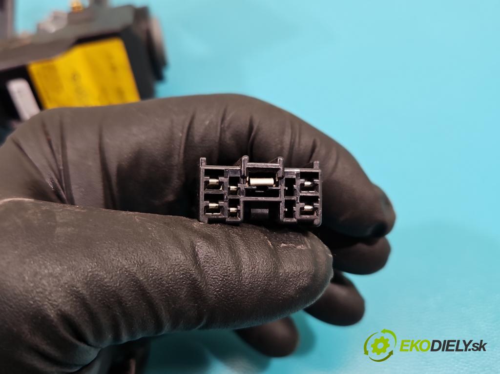 Suzuki Grand Vitara I 1998-2005 2.0 16V 128 HP manual 94 kW 1995 cm3 5- Spínačka  (Spínacia skrinka)