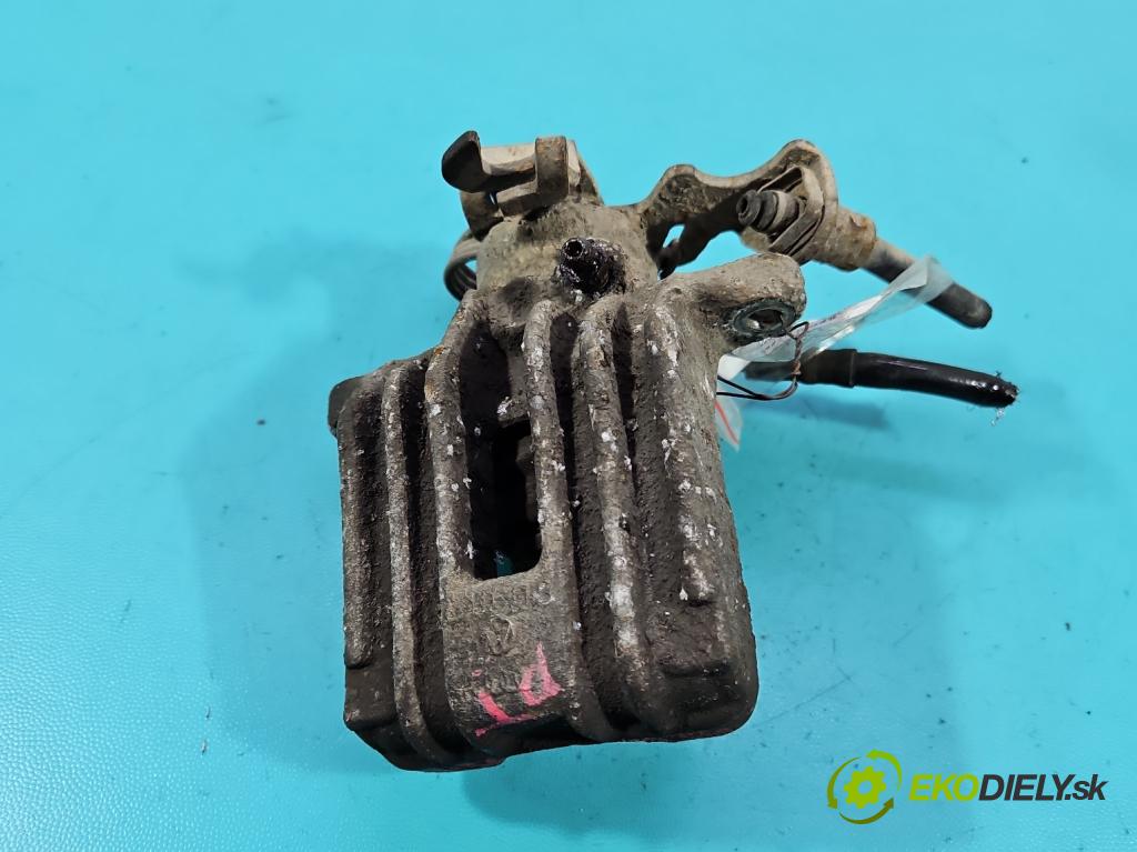 Vw Passat B5 1995-2005 1.6 8V 101 hp manual 74 kW 1595 cm3 4- brzdič zadní pravý  (Klika dveří ostatní)