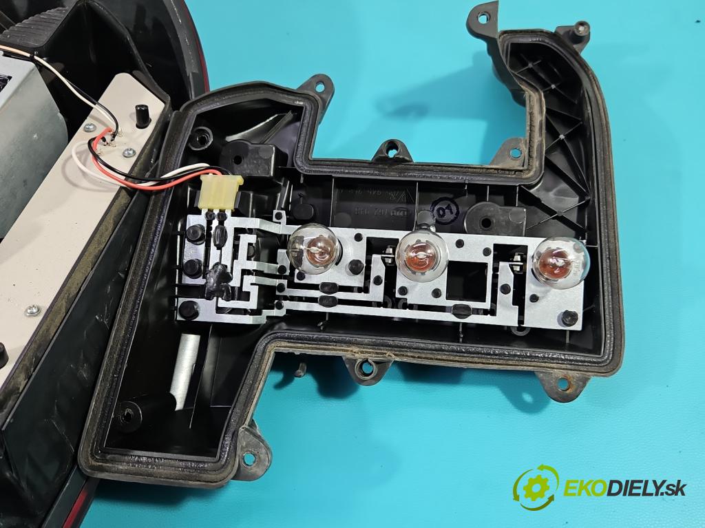 Porsche Cayenne I 2002-2010  manual 213 kW 3598 cm3 5- světlo zadní pravé 7L5945208 (Klika dveří ostatní)