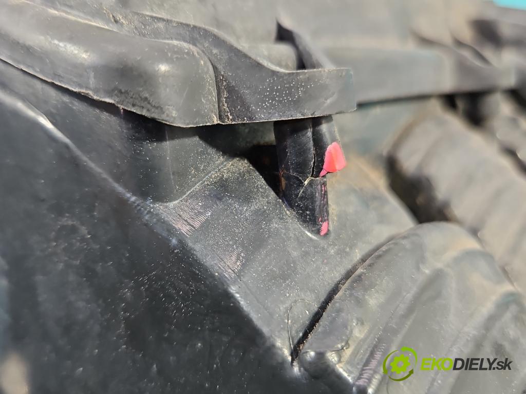 Porsche Cayenne I 2002-2010  manual 213 kW 3598 cm3 5- světlo zadní pravé 7L5945208 (Klika dveří ostatní)