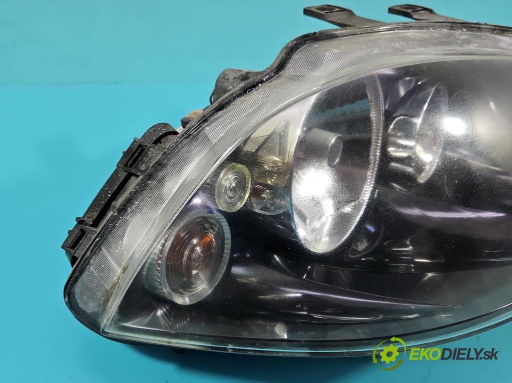 Seat Ibiza III 6L 2002-2008 1.4 16V 75 HP manual 55 kW 1390 cm3 5- Reflektor: pravý 6L1941006E (Svetlo predné pravé)