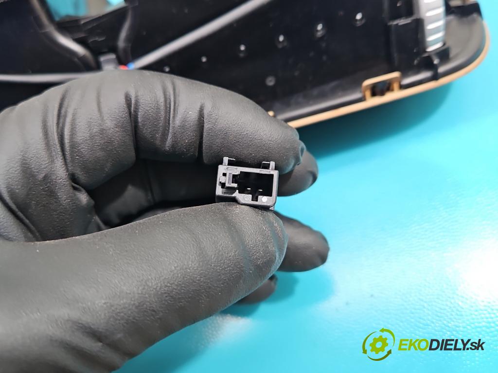 Porsche Cayenne I 2002-2010 3.6 V6 manual 213 kW 3598 cm3 5- Mřížka: kúrenia stredová 7L5819727B (Mriežka kúrenia (fukár))