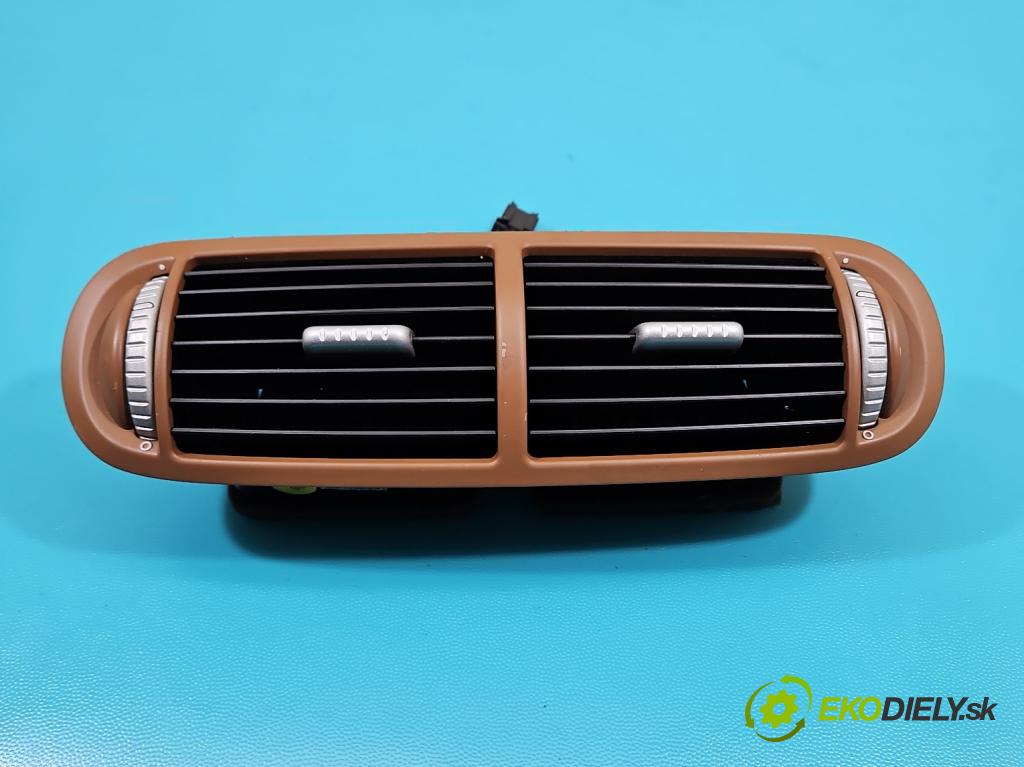 Porsche Cayenne I 2002-2010 3.6 V6 manual 213 kW 3598 cm3 5- Mřížka: kúrenia stredová 7L5819727B (Mriežka kúrenia (fukár))