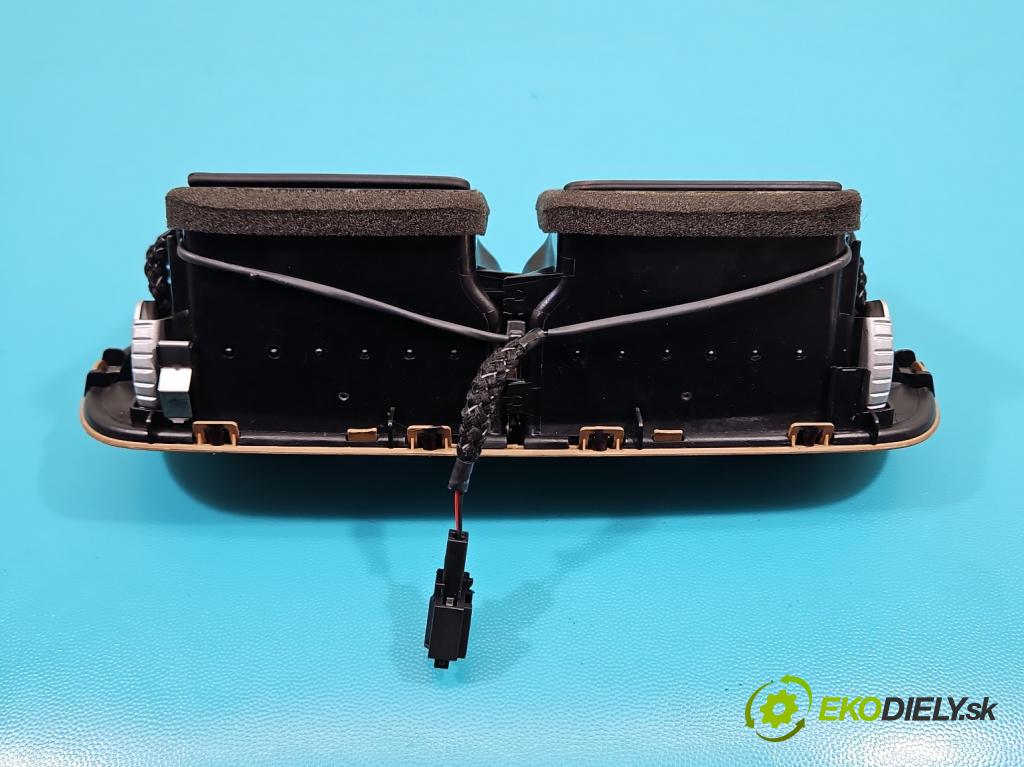 Porsche Cayenne I 2002-2010 3.6 V6 manual 213 kW 3598 cm3 5- Mřížka: kúrenia stredová 7L5819727B (Mriežka kúrenia (fukár))