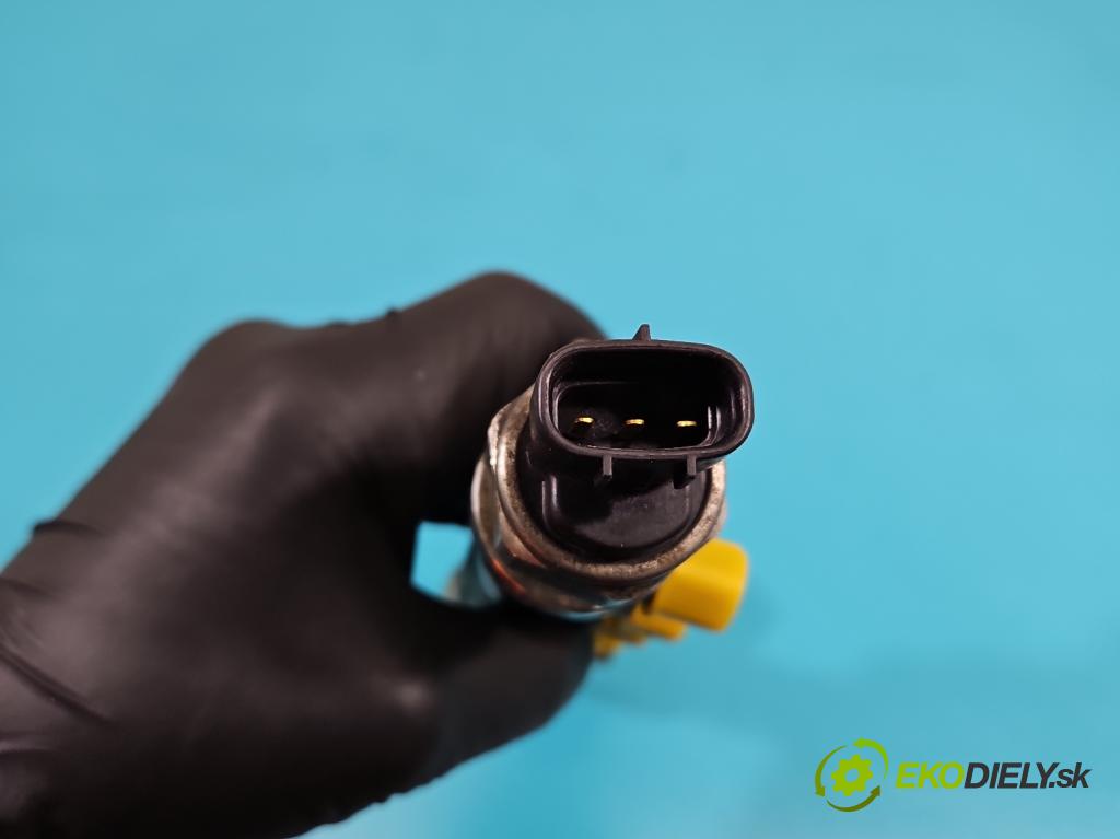 Mazda CX-5 I 2012-2017 2.2d 150 HP automatic 110 kW 2199 cm3 5- lišta vstrekovacia 03Q15404 (Vstrekovacia lišta)