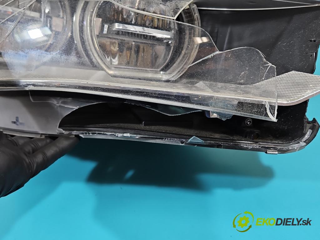 Bmw X5 F15 2013-2018 3.0 T N55 306KM automatic 225 kW 2979 cm3 5- Reflektor: pravý 7290070 (Svetlo predné pravé)