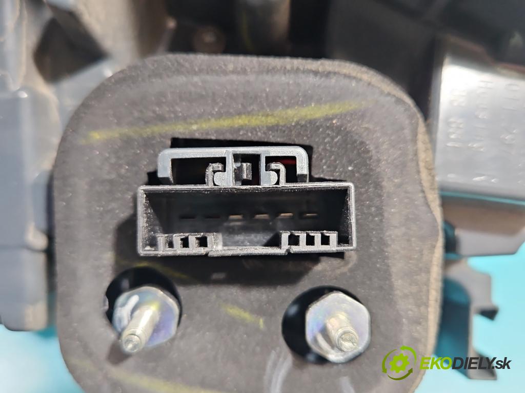 Bmw X5 F15 2013-2018 3.0 T N55 306KM automatic 225 kW 2979 cm3 5- svetlo / reflektor zadné pravé 7290104 (Kľučka dverí ostatné)