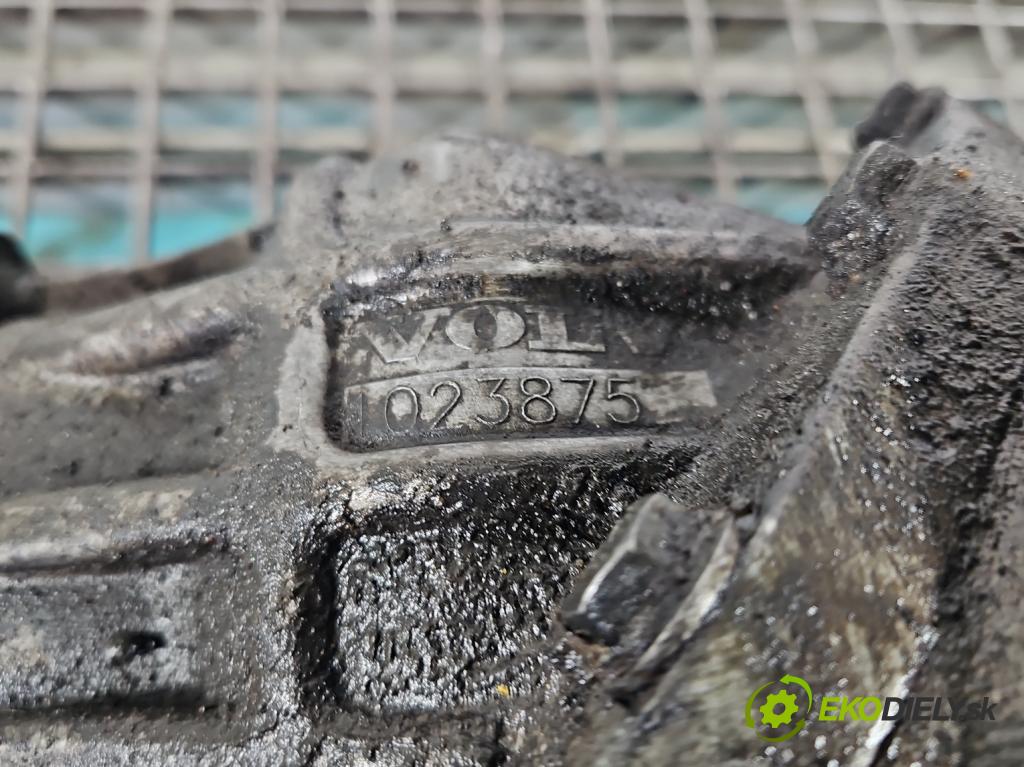 Volvo XC90 I 2002-2014 2.4 D5 D5244T: 163 HP manual 120 kW 2401 cm3 5- Redukce: 1023875