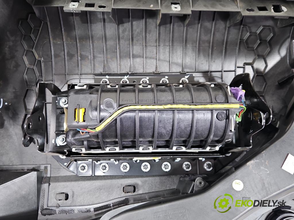 Audi Q7 2005-2015 4.2 V8 FSI automatic 257 kW 4163 cm3 5- kokpit,pristrojová doska rozdeľovacia