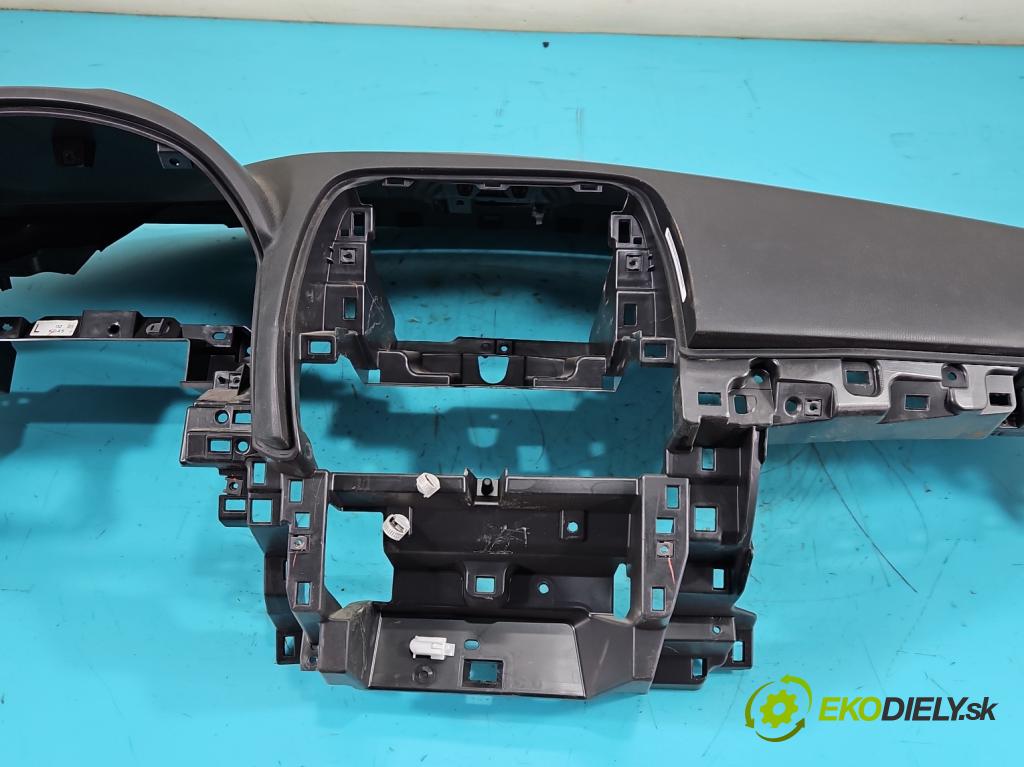Mazda CX-5 I 2012-2017 2.2d 150 HP automatic 110 kW 2199 cm3 5- kokpit,pristrojová doska rozdeľovacia