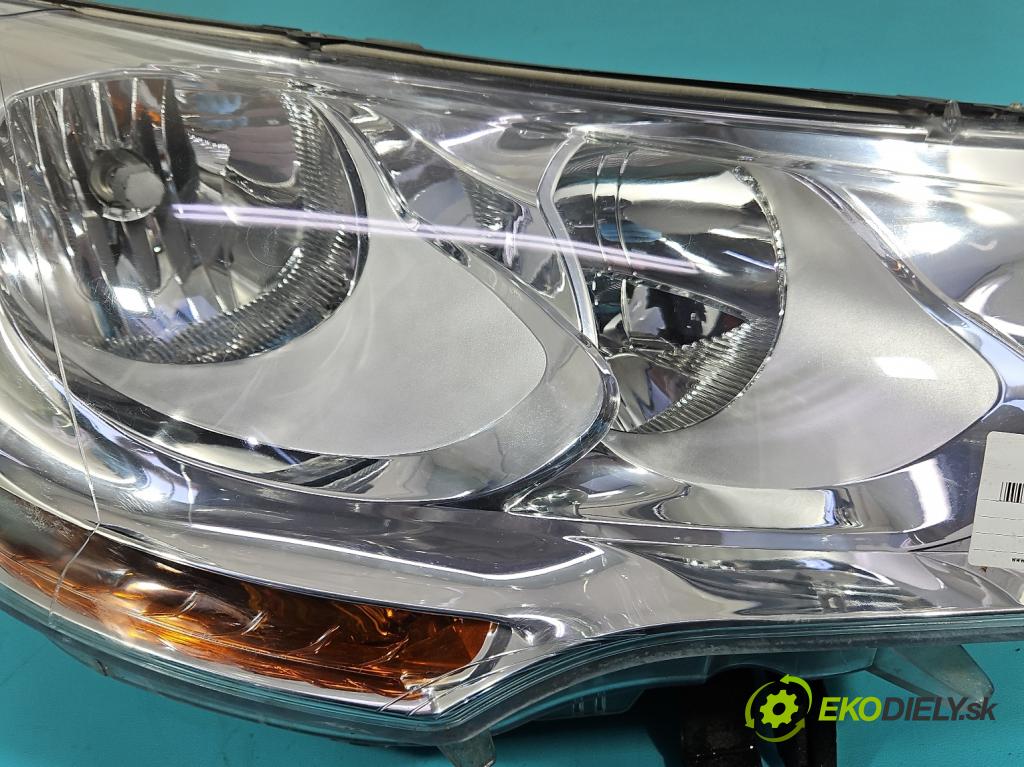 Citroen C4 II 2010-2017 1.6 16V 120 HP manual 88 kW 1598 cm3 5- Reflektor: pravý  (Svetlo predné pravé)