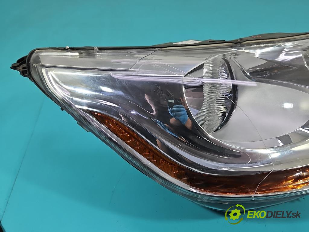 Citroen C4 II 2010-2017 1.6 16V 120 HP manual 88 kW 1598 cm3 5- Reflektor: pravý  (Svetlo predné pravé)