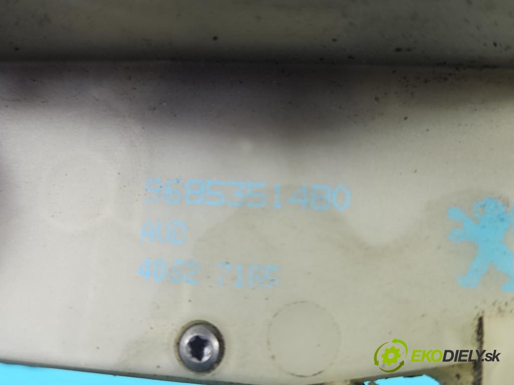 Citroen C4 II 2010-2017 1.6 16V 120 hp manual 88 kW 1598 cm3 5- zámek přední pravý 9685351480