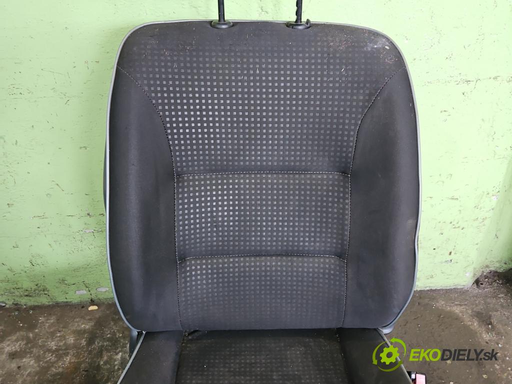 Peugeot Partner I 1996-2008 1.6 16V 109 HP manual 80 kW 1587 cm3 5- Sedačka pravý  (Sedadlo)