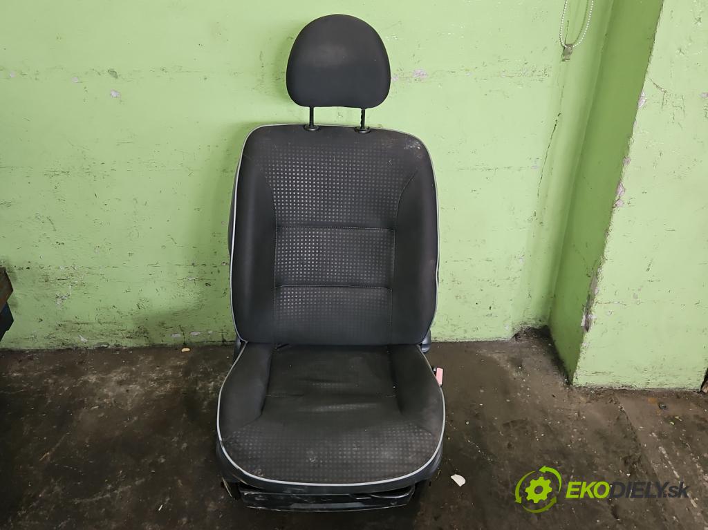 Peugeot Partner I 1996-2008 1.6 16V 109 HP manual 80 kW 1587 cm3 5- Sedačka pravý  (Sedadlo)