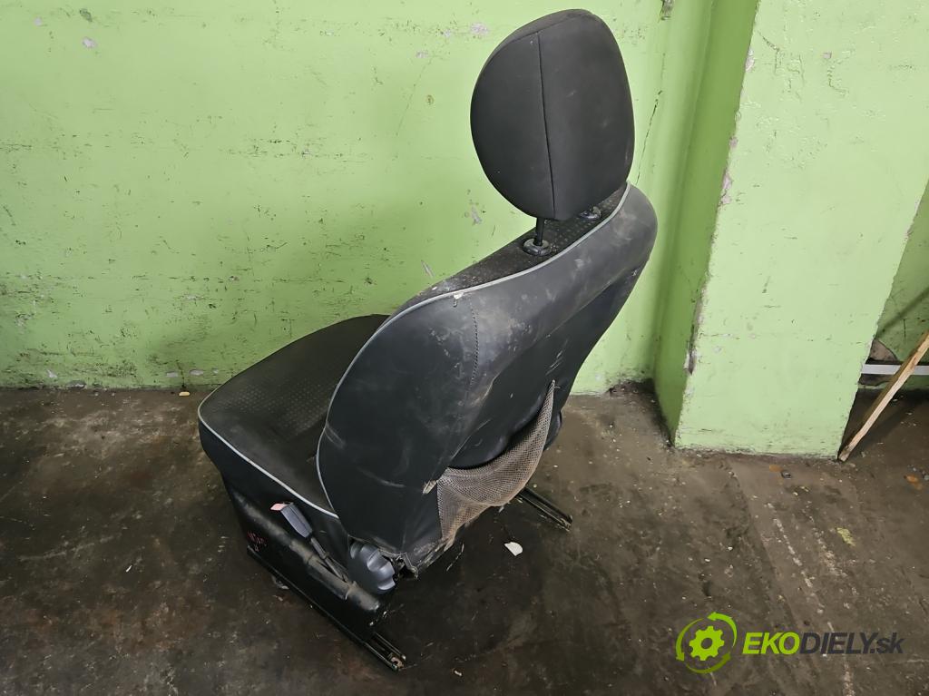 Peugeot Partner I 1996-2008 1.6 16V 109 HP manual 80 kW 1587 cm3 5- Sedačka pravý  (Sedadlo)