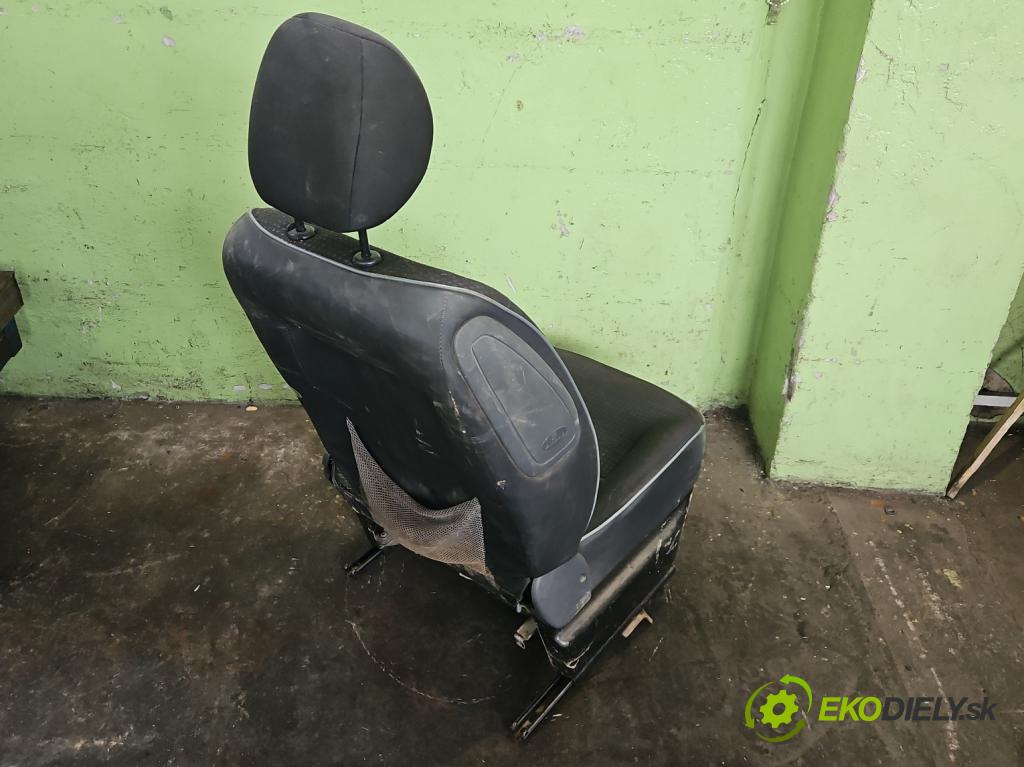 Peugeot Partner I 1996-2008 1.6 16V 109 HP manual 80 kW 1587 cm3 5- Sedačka pravý  (Sedadlo)