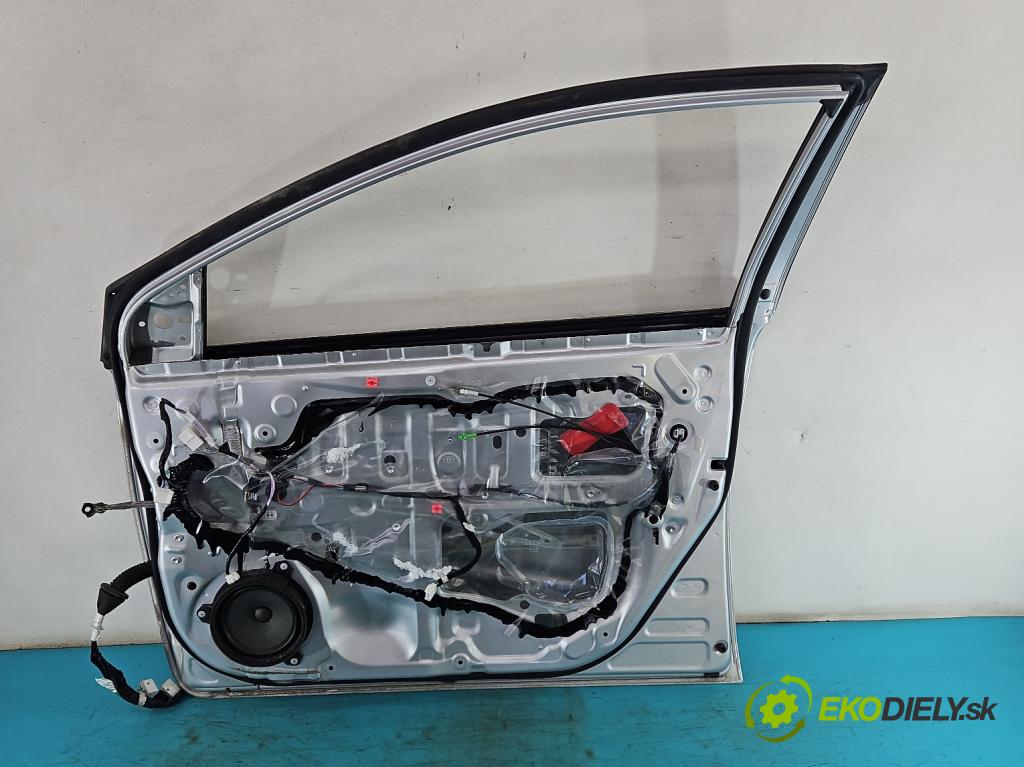 Toyota Auris II 2012-2018 1.6 16V 132  HP manual 97 kW 1598 cm3 5- dvere predné pravé  (Kľučka dverí ostatné)