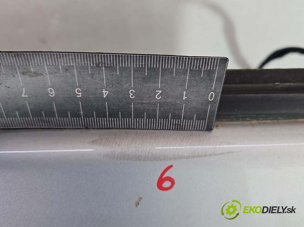 Toyota Auris II 2012-2018 1.6 16V 132  HP manual 97 kW 1598 cm3 5- dvere predné pravé  (Kľučka dverí ostatné)