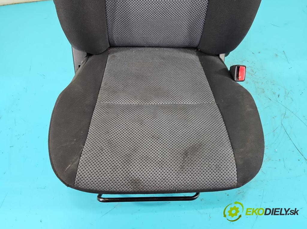 Suzuki Grand Vitara II 2005-2014 1.6 16V 106 HP manual 78 kW 1586 cm3 3- Sedačka pravý  (Sedadlo)