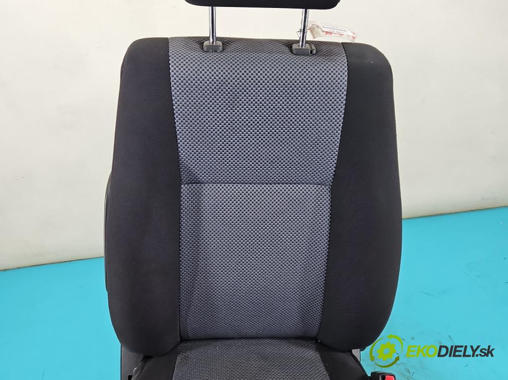 Suzuki Grand Vitara II 2005-2014 1.6 16V 106 HP manual 78 kW 1586 cm3 3- Sedačka pravý  (Sedadlo)