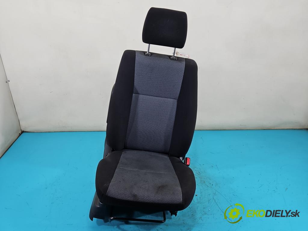 Suzuki Grand Vitara II 2005-2014 1.6 16V 106 HP manual 78 kW 1586 cm3 3- Sedačka pravý  (Sedadlo)