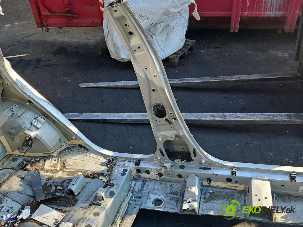 Toyota Auris II 2012-2018 1.6 16V 132 hp manual 97 kW 1598 cm3 5- práh levý  (Karoserie ostatní)