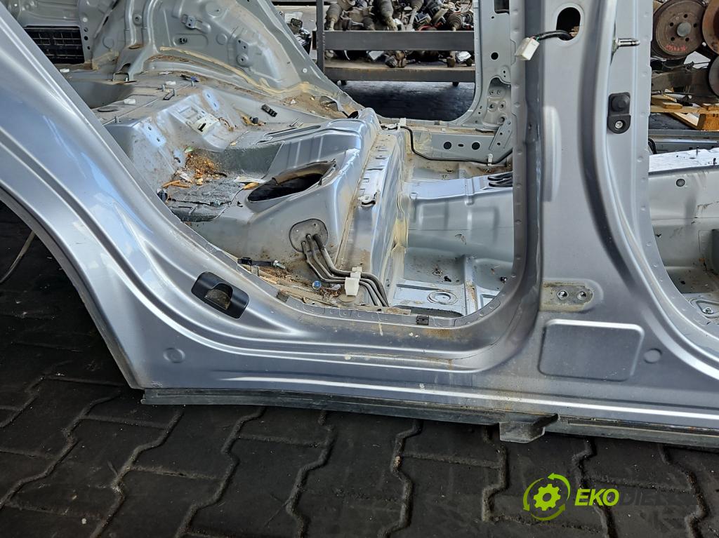 Subaru Forester IV SJ 2012-2018 2.0 D BOXER 147 HP manual 108 kW 1999 cm3 5- Práh: pravý  (Karoséria ostatné)