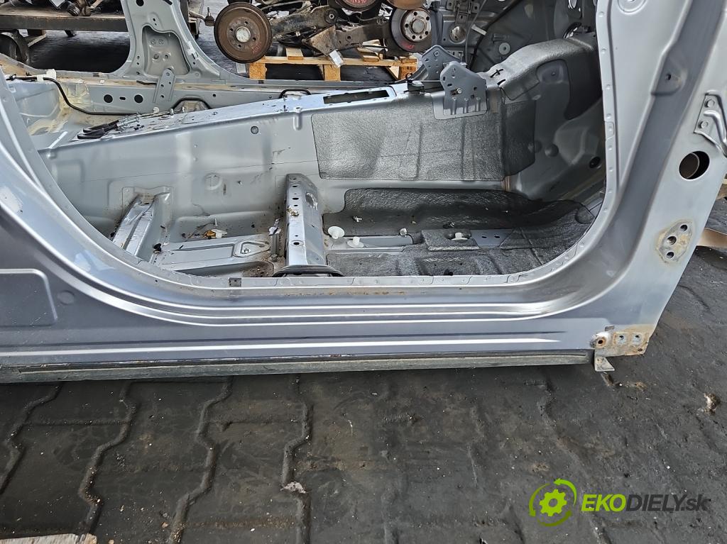 Subaru Forester IV SJ 2012-2018 2.0 D BOXER 147 HP manual 108 kW 1999 cm3 5- Práh: pravý  (Karoséria ostatné)