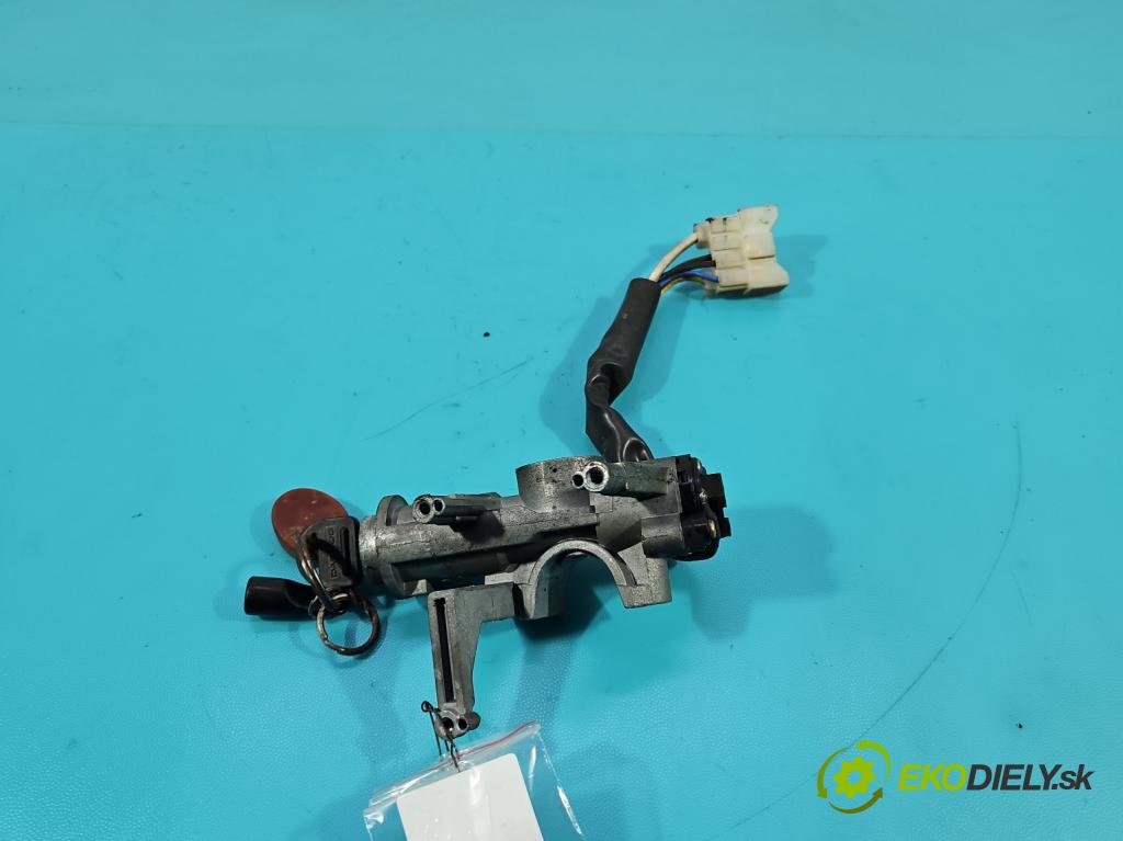 Toyota Auris II 2012-2018 1.6 16V 132 HP manual 97 kW 1598 cm3 5- clona pravé TG11E01001