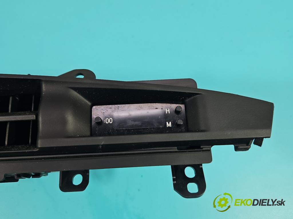 Toyota Auris II 2012-2018 1.6 16V 132  HP manual 97 kW 1598 cm3 5- Mřížka: kúrenia stredová 55670-02400 (Mriežka kúrenia (fukár))