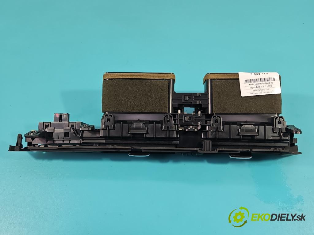 Toyota Auris II 2012-2018 1.6 16V 132  HP manual 97 kW 1598 cm3 5- Mřížka: kúrenia stredová 55670-02400 (Mriežka kúrenia (fukár))