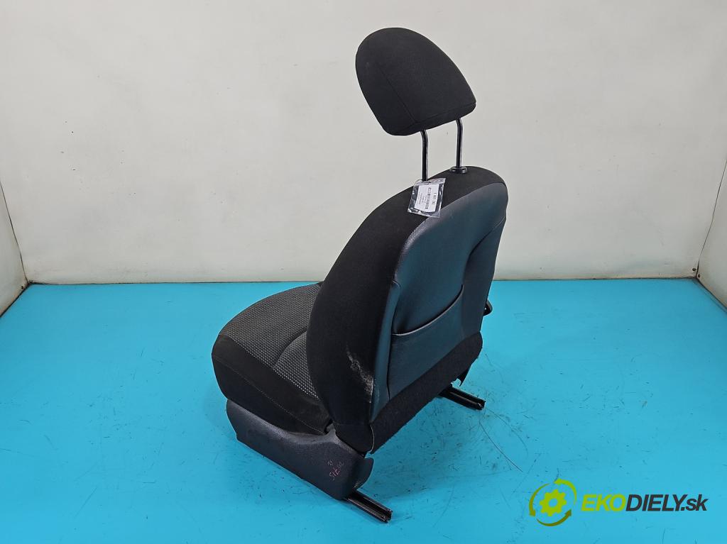 Peugeot 206 1.1 60 HP manual 44 kW 1124 cm3 5- Sedačka ľavý  (Sedadlo)
