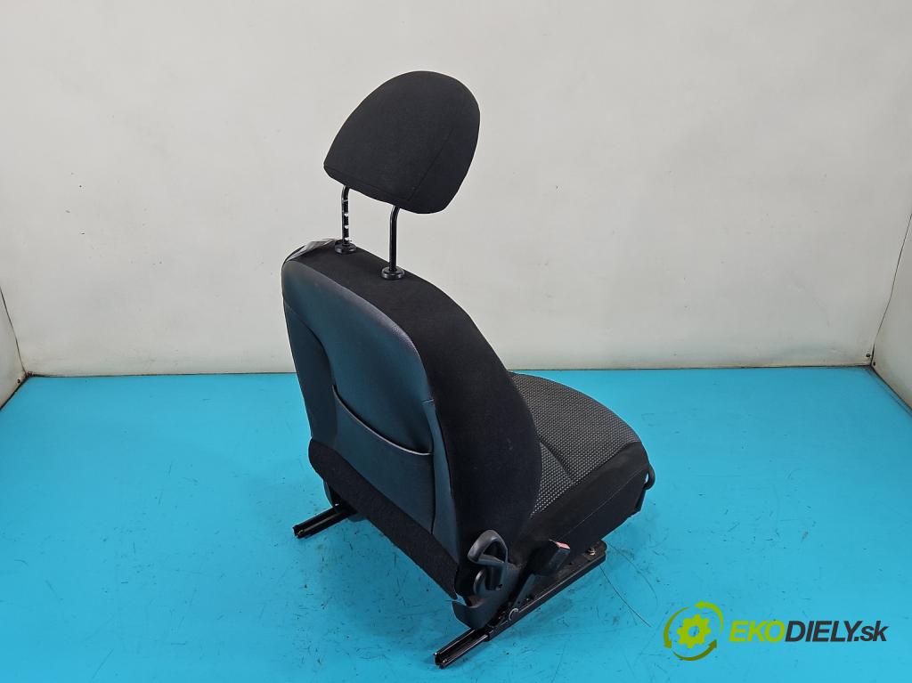 Peugeot 206 1.1 60 HP manual 44 kW 1124 cm3 5- Sedačka ľavý  (Sedadlo)