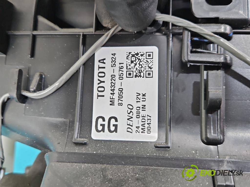 Toyota Auris II 2012-2018 1.6 16V 132 hp manual 97 kW 1598 cm3 5- radiátor 87050-05761 (Radiátory topení)