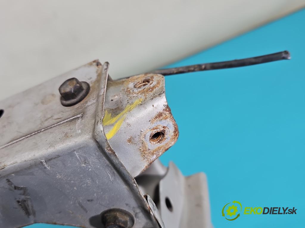 Toyota Auris II 2012-2018 1.6 16V 132 hp manual 97 kW 1598 cm3 5- stěna přední  (Výztuhy přední)