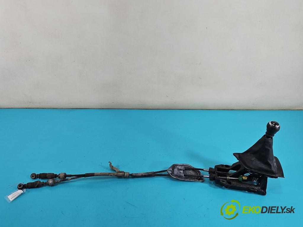 Toyota Auris II 2012-2018 1.6 16V 132  HP manual 97 kW 1598 cm3 5- Páka: Změny: stupeň,rýchlosť  (Rýchlostná páka (kulisa))