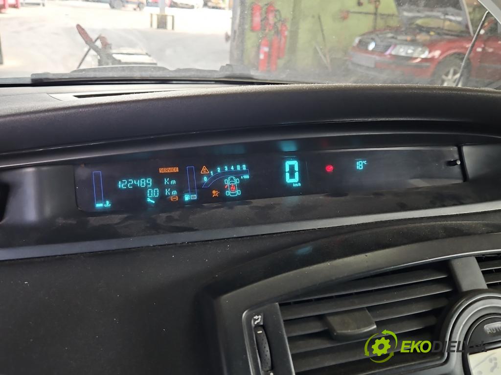 Renault Scenic II 2003-2009 1.9 dci 120 HP manual 88 kW 1870 cm3 5- prístrojovka/ budíky 8200787774A (Prístrojová doska)