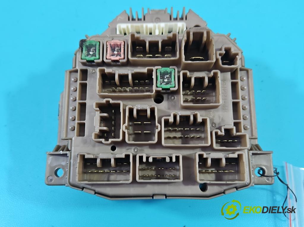 Toyota Aygo 2005-2014 1.0 VVti: 68 HP manual 50 kW 998 cm3 3- prístrojovka/ budíky 83800-0H010 (Prístrojová doska)