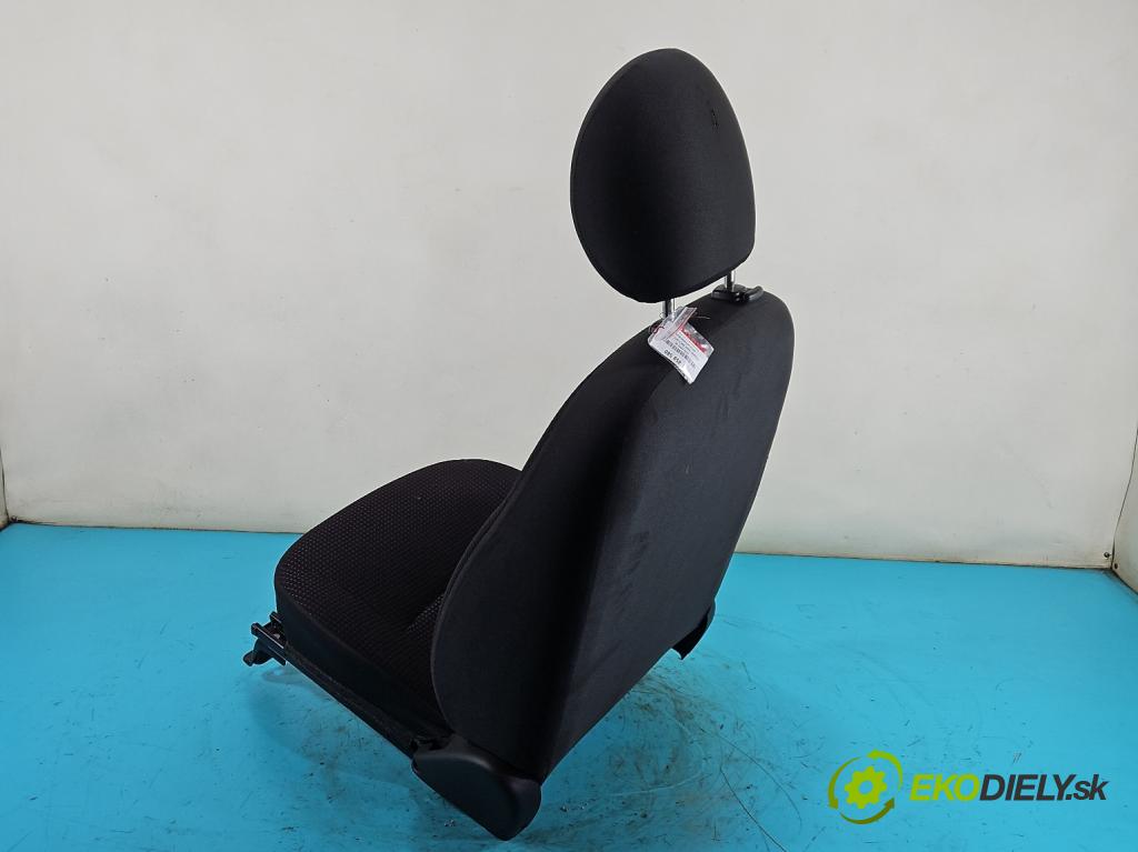 Mitsubishi Space Star II 2012-2020 1.2 80 HP manual 59 kW 1193 cm3 5- Sedačka pravý  (Sedadlo)