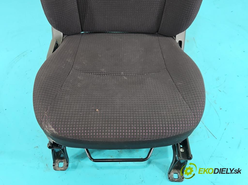 Mitsubishi Space Star II 2012-2020 1.2 80 HP manual 59 kW 1193 cm3 5- Sedačka pravý  (Sedadlo)